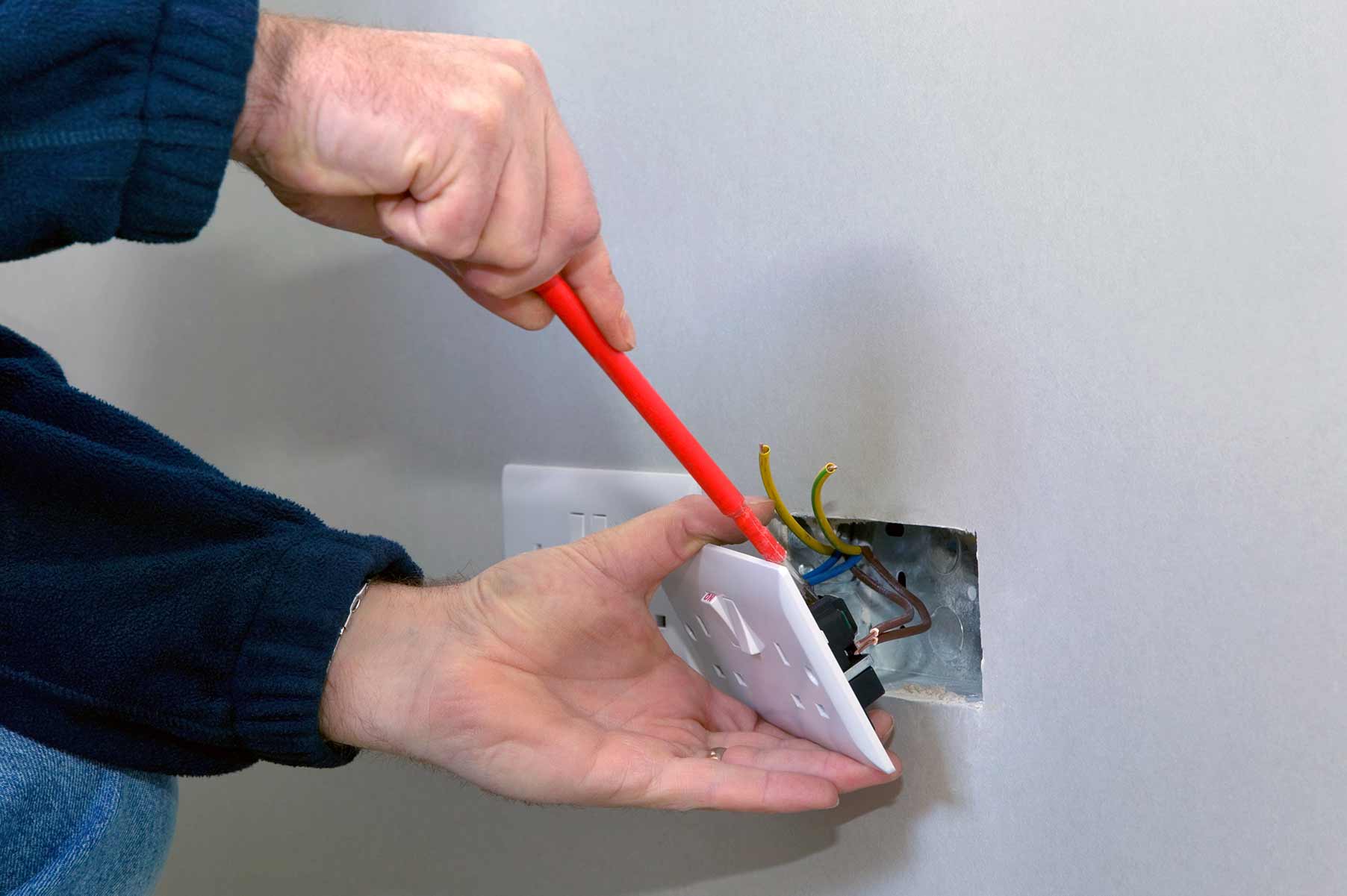 Our electricians can install plug sockets for domestic and commercial proeprties in Bedworth and the local area. 